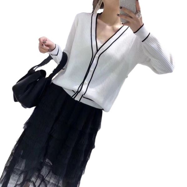 2021 new women's ordinary button cardigan, knitted sweater, office skirt, v-neck, single button, solid color, winter series zt4y, White;black
2021 new women's ordinary button cardigan, knitted sweater, office skirt, v-neck, single button, solid color, winter series zt4y, White;black