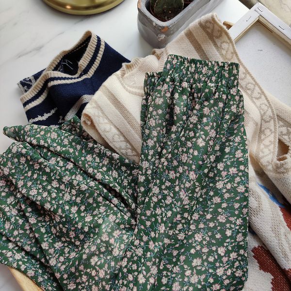 2021 spring new floral retro women's high waist mid length skirt shows thin and drooping a-line x25u, Black
2021 spring new floral retro women's high waist mid length skirt shows thin and drooping a-line x25u, Black