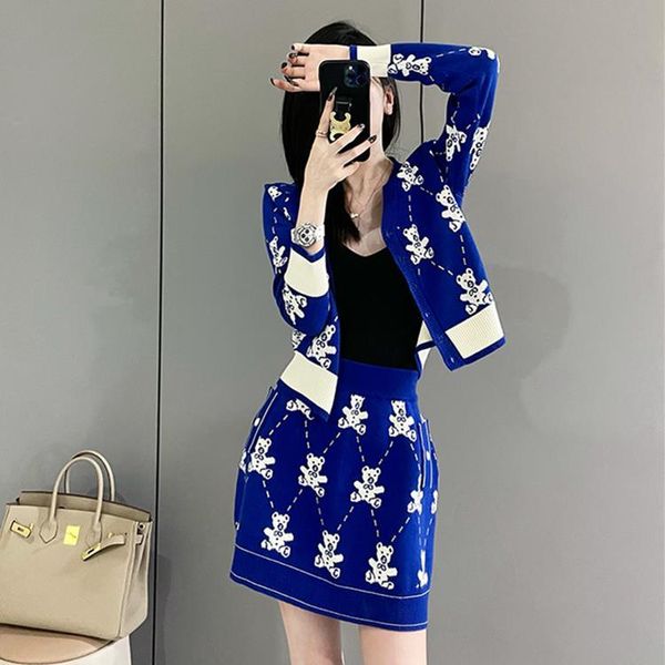 autumn temperament goddess fan suit skirt 2022 spring new knitted cute fashion coat skirt two-piece set, Black;gray
autumn temperament goddess fan suit skirt 2022 spring new knitted cute fashion coat skirt two-piece set, Black;gray
