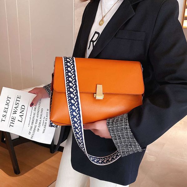 hbp french autumn and winter 2021 new fashion high capacity broadband messenger women's bag
hbp french autumn and winter 2021 new fashion high capacity broadband messenger women's bag