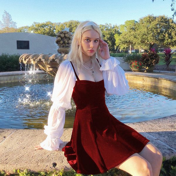 2021 new women's vintage spring two piece set square neck sleeve veet mini black red skirt summer ladies female casual outfit udxk
2021 new women's vintage spring two piece set square neck sleeve veet mini black red skirt summer ladies female casual outfit udxk
