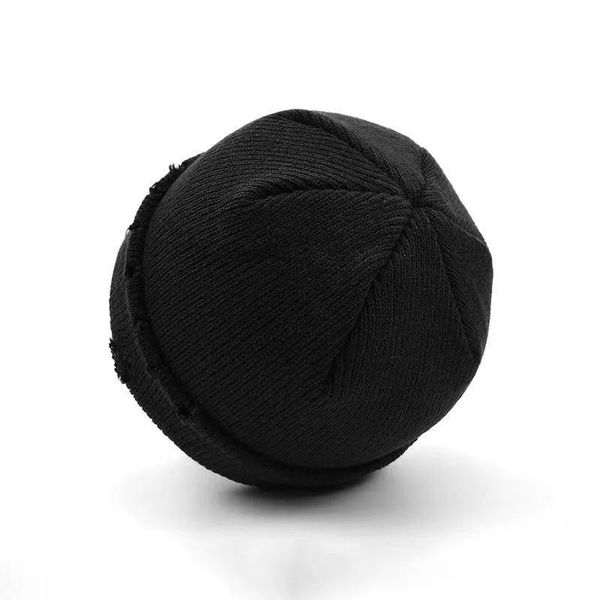 2021 new autumn and winter men's and women's fashion knitted hole small round short hat retro warm casual hip hop wool hat
2021 new autumn and winter men's and women's fashion knitted hole small round short hat retro warm casual hip hop wool hat