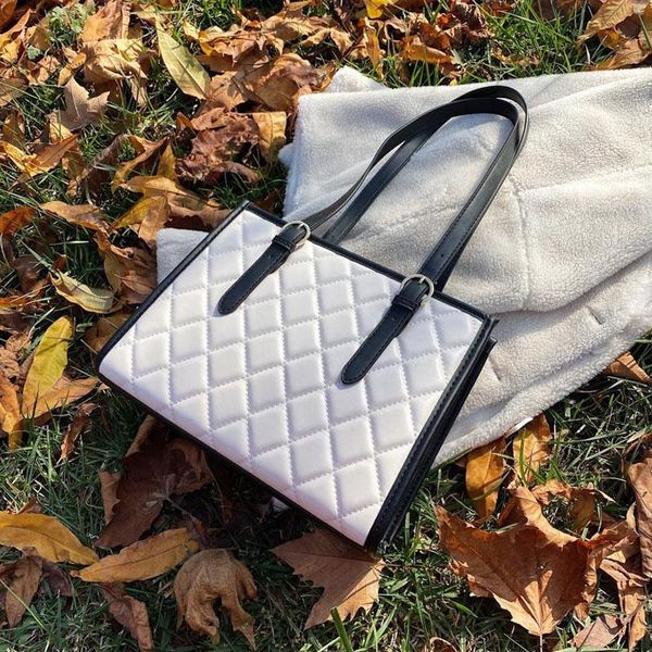 evening bags designer trending lingge pu leather shoulder for women 2021 lady armpit bag handbags handle female
evening bags designer trending lingge pu leather shoulder for women 2021 lady armpit bag handbags handle female