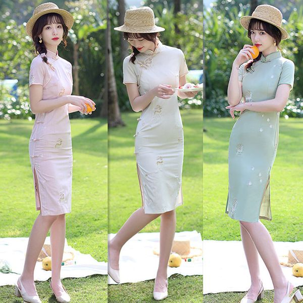 luxury cheongsam elastic cotton embroidered medium long short sleeved 2021 autumn and winter fashion improved girls' daily cheongsam sk, Blue;red
luxury cheongsam elastic cotton embroidered medium long short sleeved 2021 autumn and winter fashion improved girls' daily cheongsam sk, Blue;red