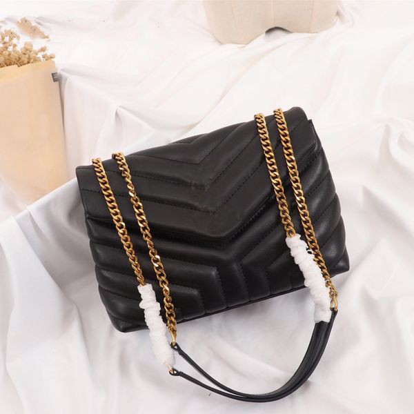 fashionable shoulder bags diagonal luxury designer hands leather material evening retro natural trend gift
fashionable shoulder bags diagonal luxury designer hands leather material evening retro natural trend gift