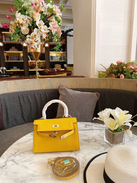 2021 fashionable and beautiful ladies famous shoulder bag leather chain messenger bag fashionable size:19cm1, Black
2021 fashionable and beautiful ladies famous shoulder bag leather chain messenger bag fashionable size:19cm1, Black