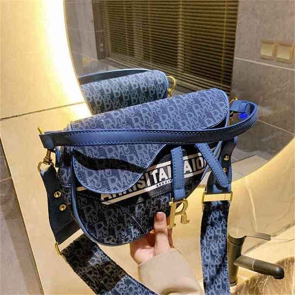 2022 latest handbag factory store ins women's single shoulder broadband style trend saddle
2022 latest handbag factory store ins women's single shoulder broadband style trend saddle