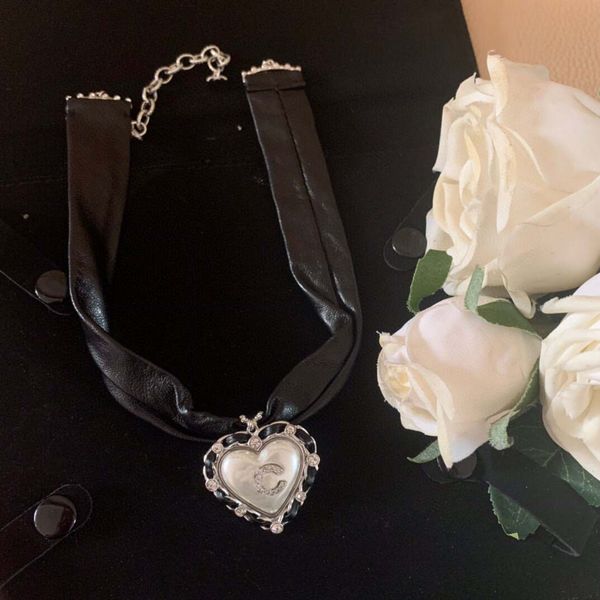 heart pendant necklace with genuine leather and diamond for women wedding jewelry gift have box stamp ps3927, Silver
heart pendant necklace with genuine leather and diamond for women wedding jewelry gift have box stamp ps3927, Silver