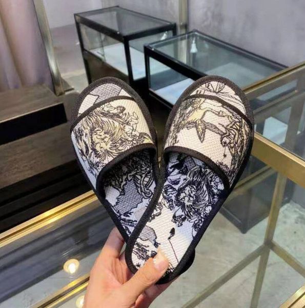 2021 paris women sandals slippers summer girls beach sandals slides flip flops loafers embroidered slippers with box large size35-42 01, Black
2021 paris women sandals slippers summer girls beach sandals slides flip flops loafers embroidered slippers with box large size35-42 01, Black
