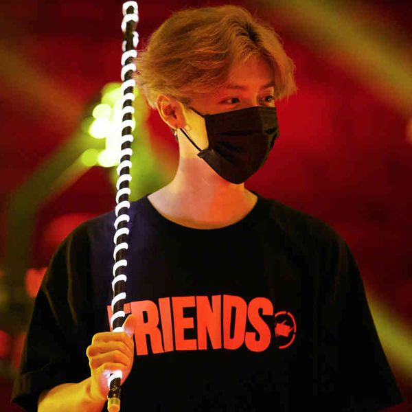 factory t shirt lu han's same friends fujiwara limited t-shirt large v lightning orange short sleeve men and women, White;black 
factory t shirt lu han's same friends fujiwara limited t-shirt large v lightning orange short sleeve men and women, White;black