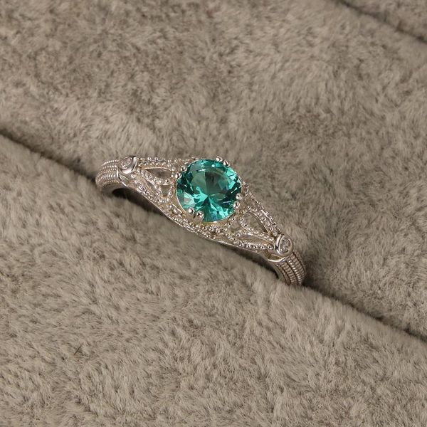 cluster rings luxury women's emerald ring fashion zircon wedding proposal small fresh, Golden;silver
cluster rings luxury women's emerald ring fashion zircon wedding proposal small fresh, Golden;silver