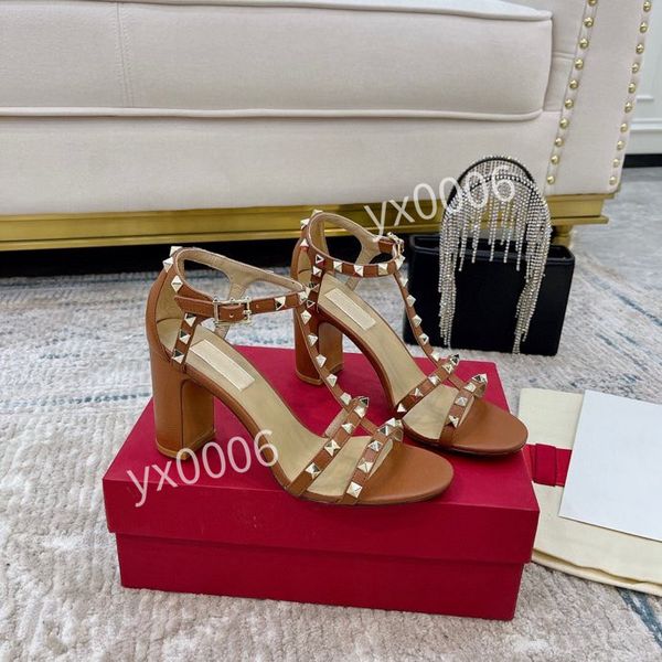 2021 rhyton shoes beige men 35-42 trainers vintage chaussures ladies shoe fashion sneakers wave mouth sneaker yh211204, Red;white
2021 rhyton shoes beige men 35-42 trainers vintage chaussures ladies shoe fashion sneakers wave mouth sneaker yh211204, Red;white