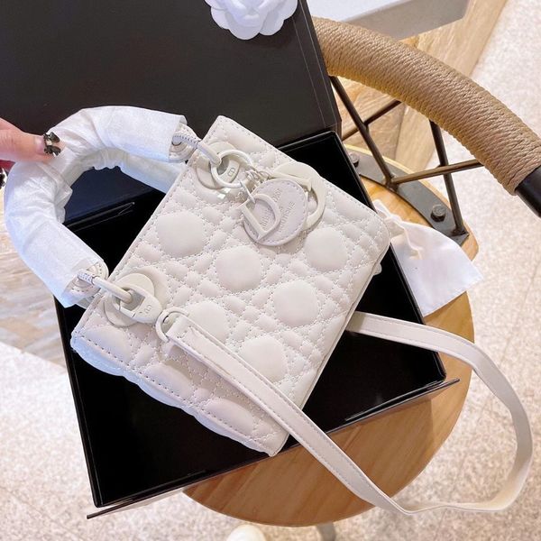 diana summer new temperament leather women's hand fashion rhombic chain bag one shoulder messenger crossbody bag ysj
diana summer new temperament leather women's hand fashion rhombic chain bag one shoulder messenger crossbody bag ysj