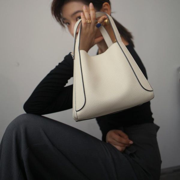 Evening Bags Cowhide Bucket Bag For Women 2021 Trend High Quality Genuine Leather Small Shoulder Crossbody Bolsos Marca Mujer Lujo
Evening Bags Cowhide Bucket Bag For Women 2021 Trend High Quality Genuine Leather Small Shoulder Crossbody Bolsos Marca Mujer Lujo