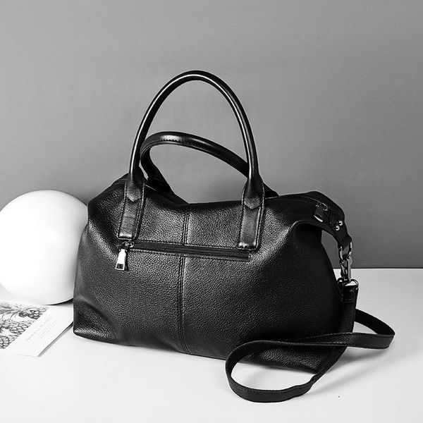 boston bags european and american classic designer leather portable female bag ladies casual high-capacity trend diagonal gift 1324
boston bags european and american classic designer leather portable female bag ladies casual high-capacity trend diagonal gift 1324