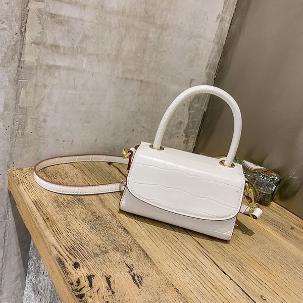 handbag korean texture portable small box bag stone pattern can slant across mini shopping mobile, Black;red
handbag korean texture portable small box bag stone pattern can slant across mini shopping mobile, Black;red