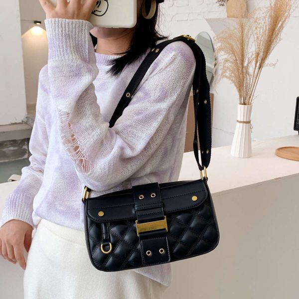 fashion wide strap underarm 2020 korean version niche design small square rhombic embroidery line foreign style single shoulder bag
fashion wide strap underarm 2020 korean version niche design small square rhombic embroidery line foreign style single shoulder bag