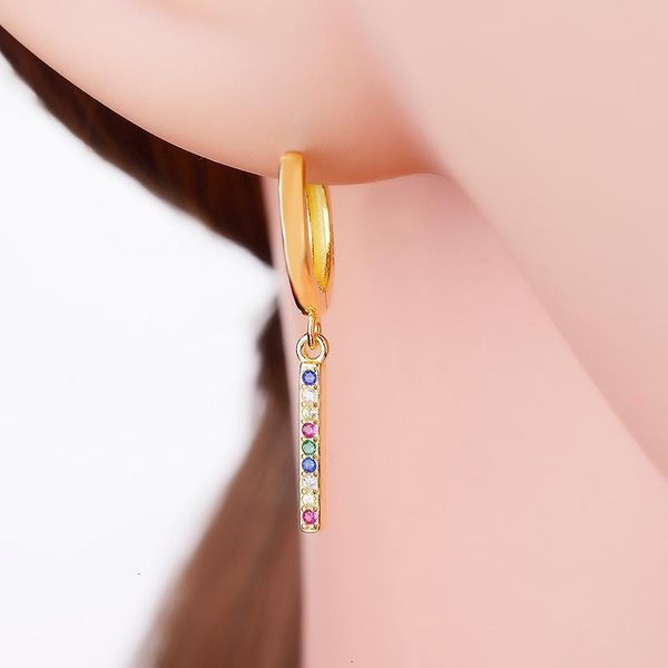100% 925 silver round gold sqaure rainbow color zircon piercing hoop earring for women pendientes ear oorbellen 2021, Golden;silver
100% 925 silver round gold sqaure rainbow color zircon piercing hoop earring for women pendientes ear oorbellen 2021, Golden;silver