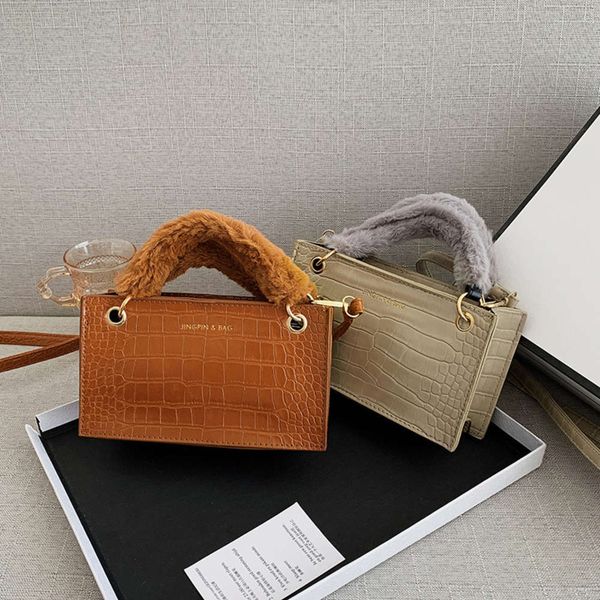 hbp autumn and winter black texture foreign style maomao small square 2021 new slung portable fashion women's bag
hbp autumn and winter black texture foreign style maomao small square 2021 new slung portable fashion women's bag