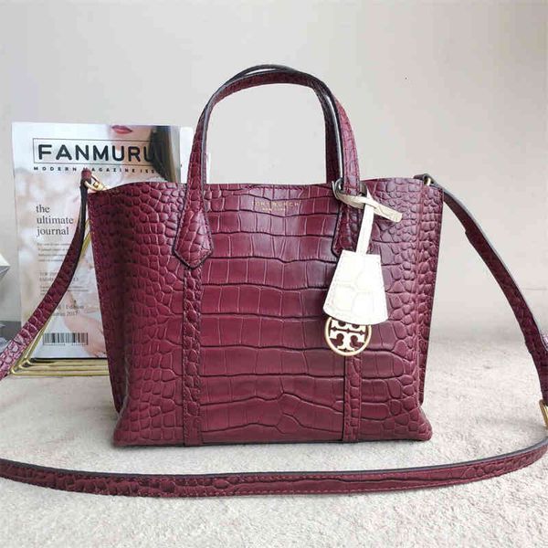 2021 new tb cowhide women's bag classic crocodile shopping hand simple shoulder 74594
2021 new tb cowhide women's bag classic crocodile shopping hand simple shoulder 74594