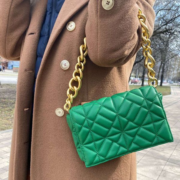 gold metal female chain handbags soft pu leather shoulder bags for women 2021 classic branded clutch bag
gold metal female chain handbags soft pu leather shoulder bags for women 2021 classic branded clutch bag