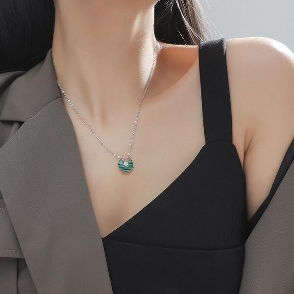 pendant necklaces women's four-color red, green, white and black with rose gold silver chain necklace jewelry for women
pendant necklaces women's four-color red, green, white and black with rose gold silver chain necklace jewelry for women
