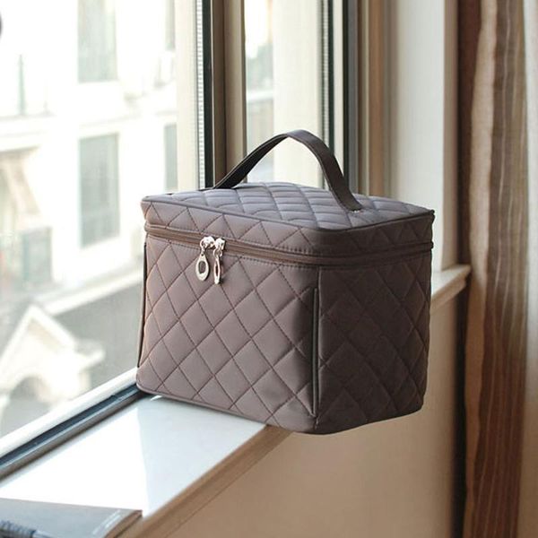 cosmetic nylon waterproof box design folding mirror with bag portable large capacity handle rjtox, Red;black
cosmetic nylon waterproof box design folding mirror with bag portable large capacity handle rjtox, Red;black