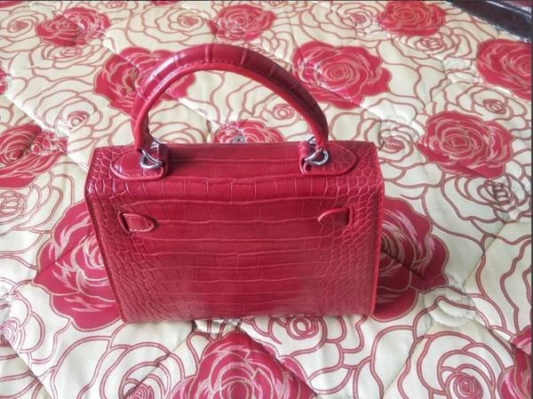2021 new fashion luxury women's bag leather bag brand wallet shoulder #6657 women's shopping bag 25cm
2021 new fashion luxury women's bag leather bag brand wallet shoulder #6657 women's shopping bag 25cm