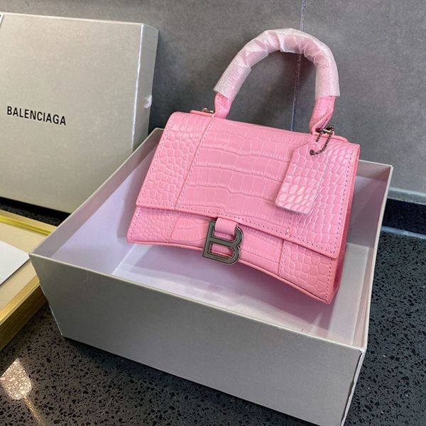new leather retro hourglass single shoulder foreign style crocodile pattern advanced feeling french niche messenger bag female crossbody bag
new leather retro hourglass single shoulder foreign style crocodile pattern advanced feeling french niche messenger bag female crossbody bag