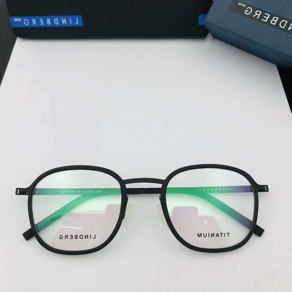 linde wearing comfortable pure titanium glasses men's and women's square ultra light oval frame 9781, White;black
linde wearing comfortable pure titanium glasses men's and women's square ultra light oval frame 9781, White;black