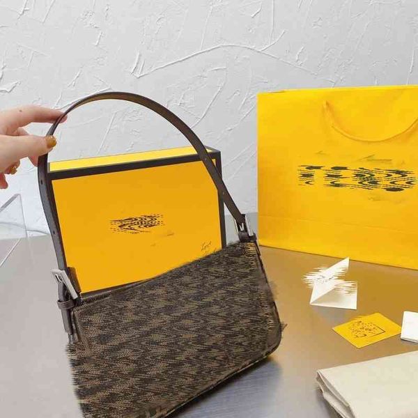 large-capacity handbagswomen luxurys designers autumn and winter 2021 new weiye same net red vintagef letter canvas underarm bag single shou
large-capacity handbagswomen luxurys designers autumn and winter 2021 new weiye same net red vintagef letter canvas underarm bag single shou