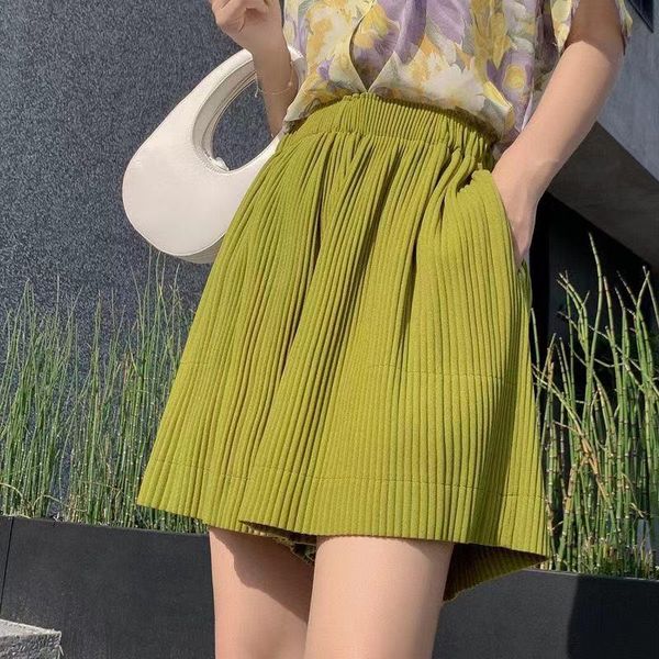 women's shorts women 2021 summer folds solid color casual elastic waist wide leg sweatpants fashion loose short pants high, White;black
women's shorts women 2021 summer folds solid color casual elastic waist wide leg sweatpants fashion loose short pants high, White;black
