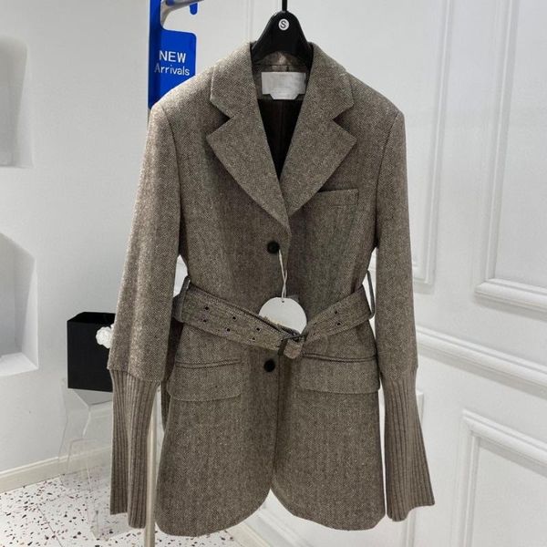 women's wool & blends high quarity oem logo 2022 winter women girl designer herringbone lapel belted blazer coat puffer jacket suit, Black
women's wool & blends high quarity oem logo 2022 winter women girl designer herringbone lapel belted blazer coat puffer jacket suit, Black