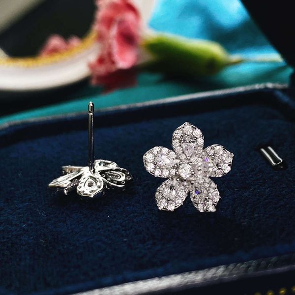 hbp luxury 2021 new fashion 925 silver simple small flower temperament personality versatile earrings, Golden
hbp luxury 2021 new fashion 925 silver simple small flower temperament personality versatile earrings, Golden