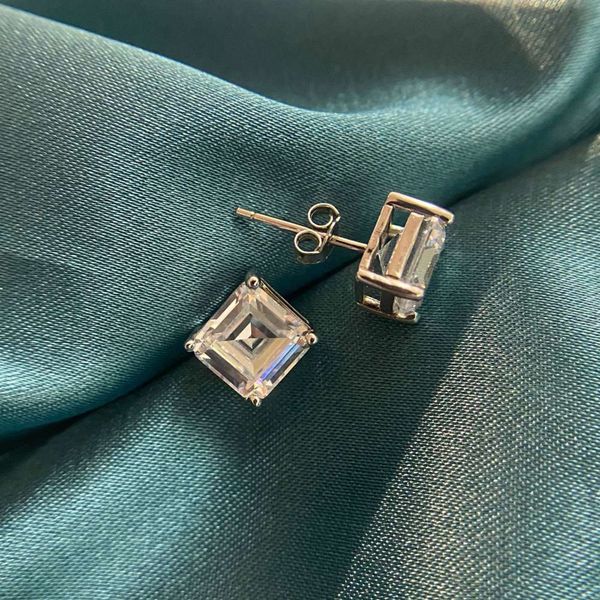 hbp fashion luxury new simple * 7 car flat shiny simulation drill 3 carat four claw earrings japan and korea versatile ear jewelry, Golden
hbp fashion luxury new simple * 7 car flat shiny simulation drill 3 carat four claw earrings japan and korea versatile ear jewelry, Golden