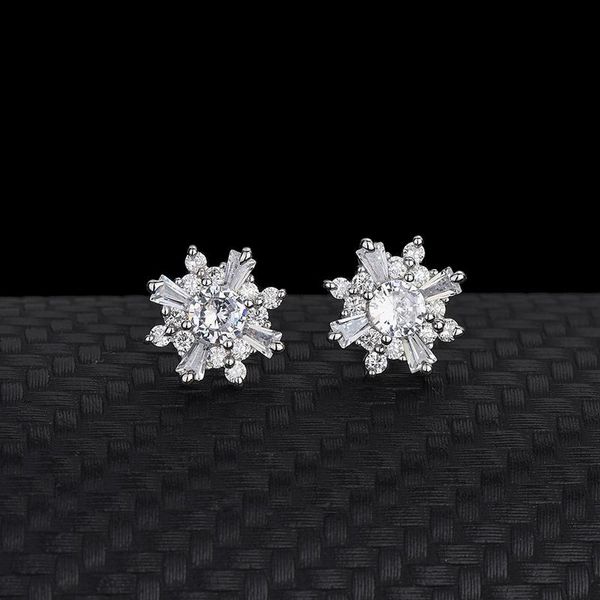 stud s925 sterling silver fresh snowflake earrings creative simple micro-encrusted zirconia sweet female christmas wholesale, Golden;silver
stud s925 sterling silver fresh snowflake earrings creative simple micro-encrusted zirconia sweet female christmas wholesale, Golden;silver