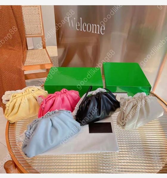 the chain pouch bags pouch soft calfskin ladies large clutch handbag genuine leather famous desinger brand hand fashion women cloud bag
the chain pouch bags pouch soft calfskin ladies large clutch handbag genuine leather famous desinger brand hand fashion women cloud bag