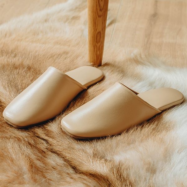 2021 new flat shoes genuine leather home office mute silent soft sole sheep slippers fashion mules slip on sandals for women 6z7k, Black
2021 new flat shoes genuine leather home office mute silent soft sole sheep slippers fashion mules slip on sandals for women 6z7k, Black