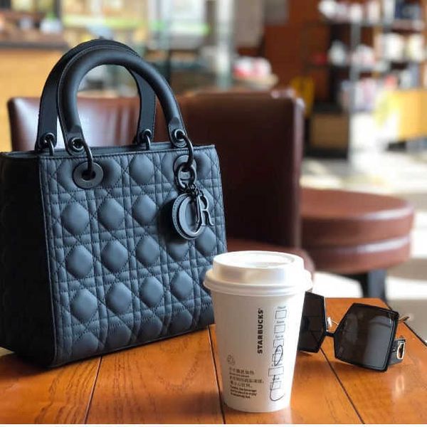 high version 2021 new leather princess bag badge chain portable one shoulder messenger goddess bag women luxurys designers ysj
high version 2021 new leather princess bag badge chain portable one shoulder messenger goddess bag women luxurys designers ysj