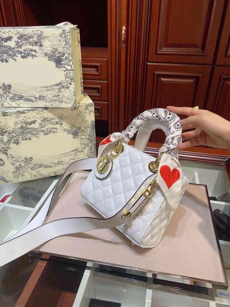 luxurys d family counter handbag diana women new leather three four compartment bag portable one shoulder messenger5l84
luxurys d family counter handbag diana women new leather three four compartment bag portable one shoulder messenger5l84