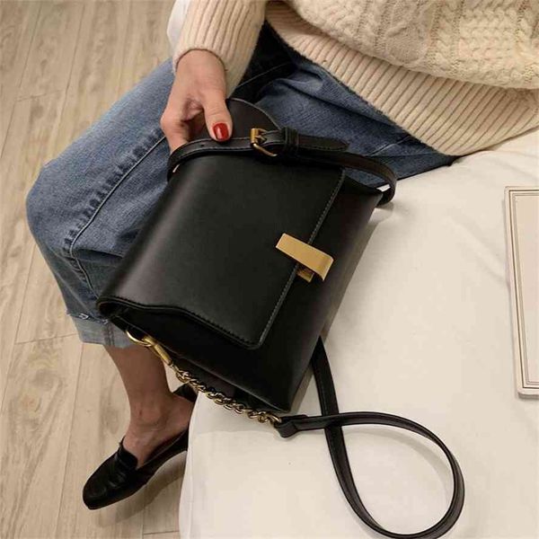 huanggan 2021 new spring fashion texture single shoulder small square women's messenger bag
huanggan 2021 new spring fashion texture single shoulder small square women's messenger bag
