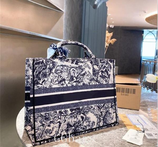 2021 shopping bag handbag women luxurys designers fashion embroidery bags handbags designer should er clutch with silk scarf
2021 shopping bag handbag women luxurys designers fashion embroidery bags handbags designer should er clutch with silk scarf