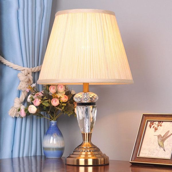 american simple modern cozy romantic personalized crystal table lamp for bedroom bedside table lamp living room home decoration
american simple modern cozy romantic personalized crystal table lamp for bedroom bedside table lamp living room home decoration