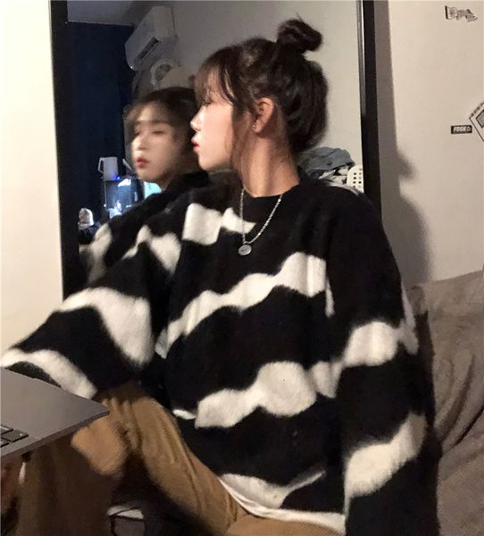 2021 autumn and winter new furry zebra women round neck long sleeve design thick knitted sweater oplz, White;black
2021 autumn and winter new furry zebra women round neck long sleeve design thick knitted sweater oplz, White;black
