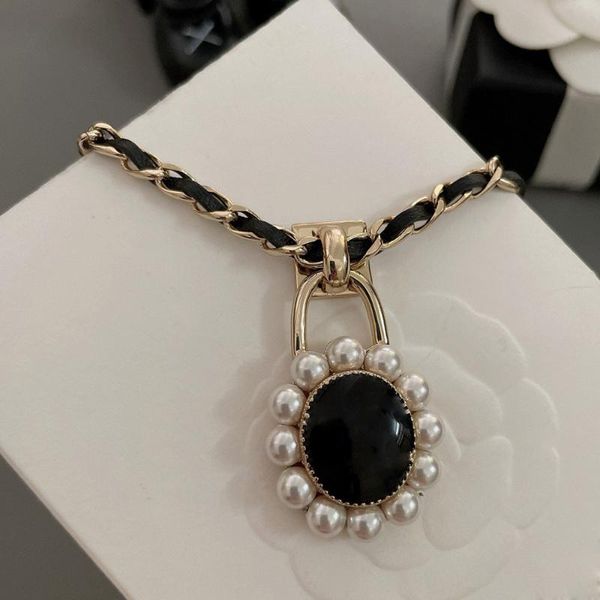 pendant necklaces hg autumn winter black leather pearl necklace golden chain fashion luxury online elegant lady temperament party 2022, Silver
pendant necklaces hg autumn winter black leather pearl necklace golden chain fashion luxury online elegant lady temperament party 2022, Silver