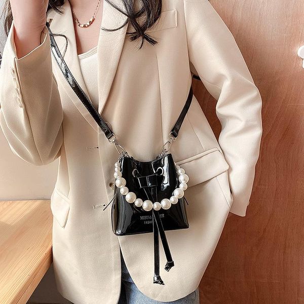 cross body spring high-quality patent leather small bag 2021 trendy fashion pearl messenger western style one-shoulder bucket
cross body spring high-quality patent leather small bag 2021 trendy fashion pearl messenger western style one-shoulder bucket