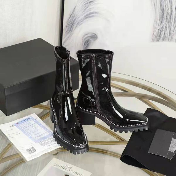2021 designer martin black leather knight women short boot design casual shoes luxurys designer boots classic steel ball fjking size:35-40
2021 designer martin black leather knight women short boot design casual shoes luxurys designer boots classic steel ball fjking size:35-40