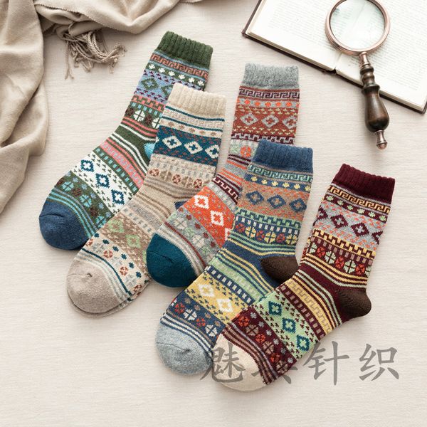 socks 20 autumn and winter wool thickened warm ethnic, Black;white 
socks 20 autumn and winter wool thickened warm ethnic, Black;white
