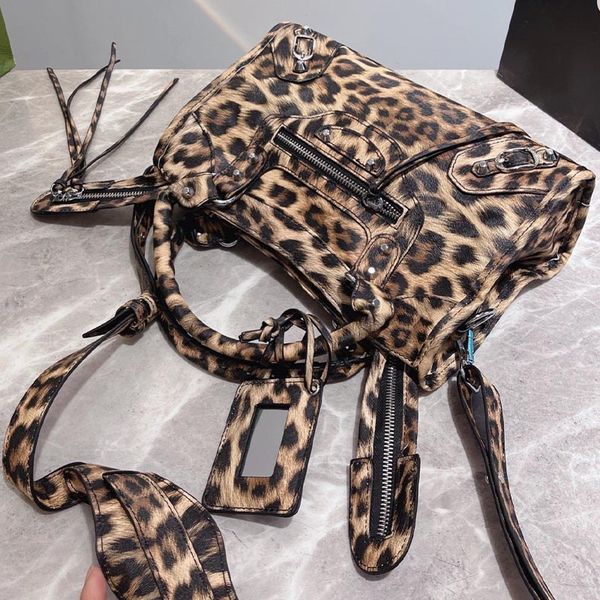 evening bags arrival women ladys small shoulder bag design pleated saddle cross body messenger with coin purse girl locomotive rivet street
evening bags arrival women ladys small shoulder bag design pleated saddle cross body messenger with coin purse girl locomotive rivet street