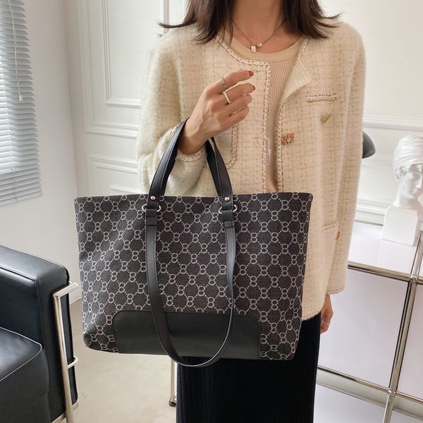 outlet online 70% off sale bag women's messenger bag large capacity shoulder 2021 new fashion korean version simple portable tote
outlet online 70% off sale bag women's messenger bag large capacity shoulder 2021 new fashion korean version simple portable tote